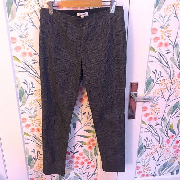 ✨ Calvin Klein Pull-On Plaid Slim Dress Pants – Size 8 | Flattering & Comfy ✨ - Picture 4 of 9